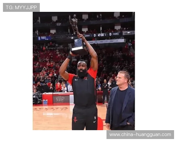 山东高速主场球迷高呼MVP，致敬老将哈德森创下的队史得分纪录